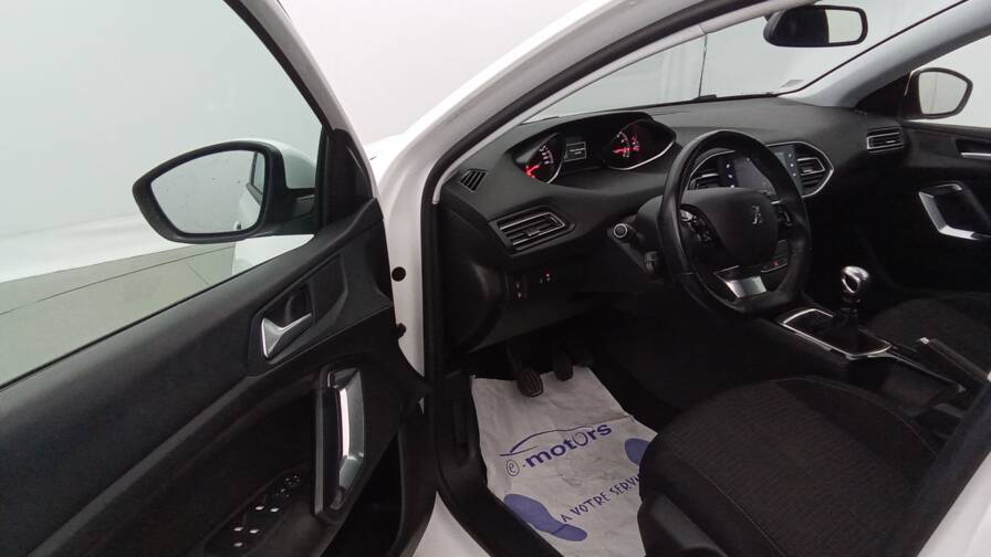 Mandataire Automobile occasion, recherche de Peugeot 308-sw-puretech-110-active-gps - E-Motors