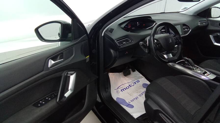 Mandataire Automobile occasion, recherche de Peugeot 308-sw-puretech-130-eat8-allure - E-Motors