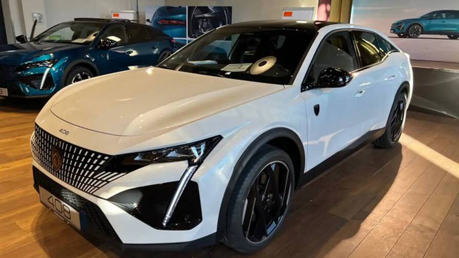 Mandataire Automobile neuf, recherche de Peugeot 408-plug-in-hybrid-225-e-dcs7-gt-exclusive - E-Motors