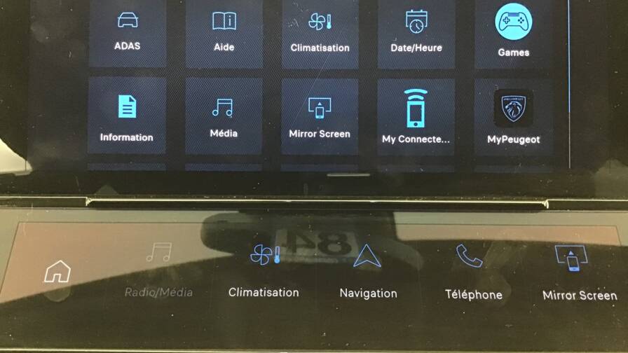 Mandataire Automobile occasion, recherche de Peugeot 408-puretech-130-ch-s-s-eat8-allure5-portes-vp-essence-sans-plomb102022-032024 - E-Motors