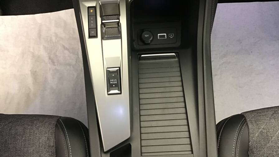 Mandataire Automobile occasion, recherche de Peugeot 408-puretech-130-ch-s-s-eat8-allure5-portes-vp-essence-sans-plomb102022-032024 - E-Motors