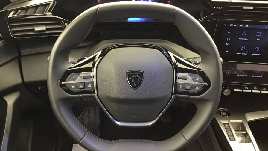 Mandataire Automobile occasion, recherche de Peugeot 408-puretech-130-ch-s-s-eat8-allure5-portes-vp-essence-sans-plomb102022-032024 - E-Motors