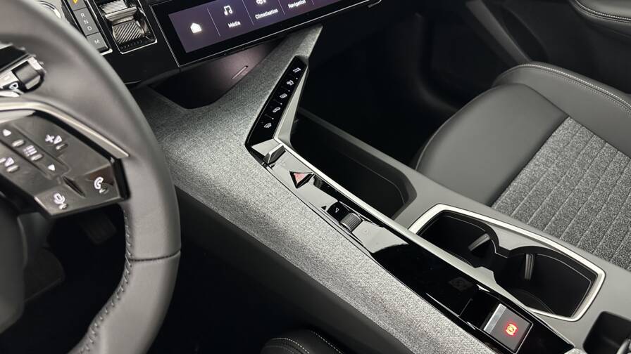 Mandataire Automobile neuf, recherche de Peugeot 5008-1-2-hybrid-145ch-allure-e-dcs6 - E-Motors