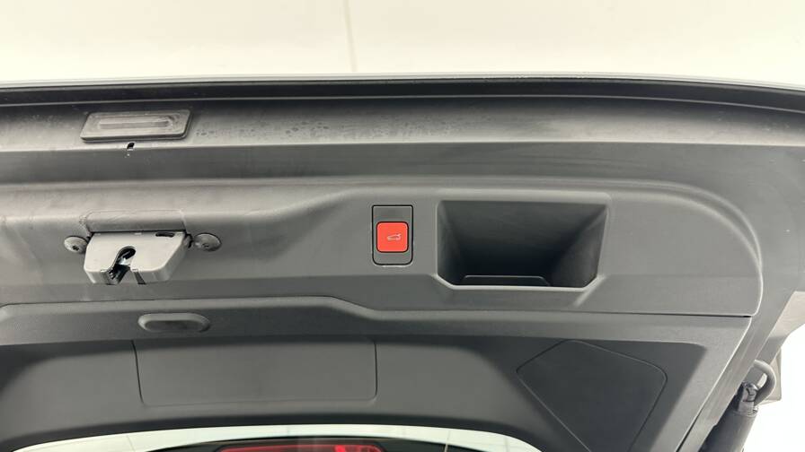 Mandataire Automobile neuf, recherche de Peugeot 5008-1-2-hybrid-145ch-gt-e-dcs6 - E-Motors