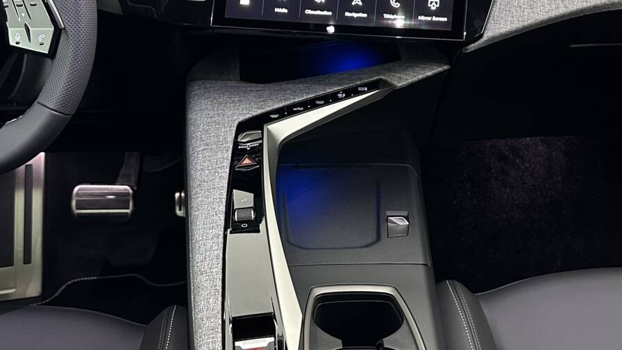 Mandataire Automobile neuf, recherche de Peugeot 5008-1-2-hybrid-145ch-gt-e-dcs6 - E-Motors