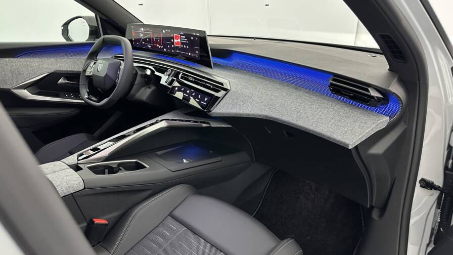 Mandataire Automobile neuf, recherche de Peugeot 5008-1-2-hybrid-145ch-gt-e-dcs6 - E-Motors