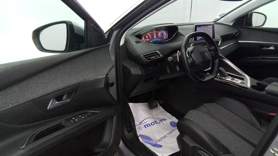 Mandataire Automobile occasion, recherche de Peugeot 5008-1-2-puretech-130-eat6-allure-plus-hayon-plus-pack-city-1 - E-Motors
