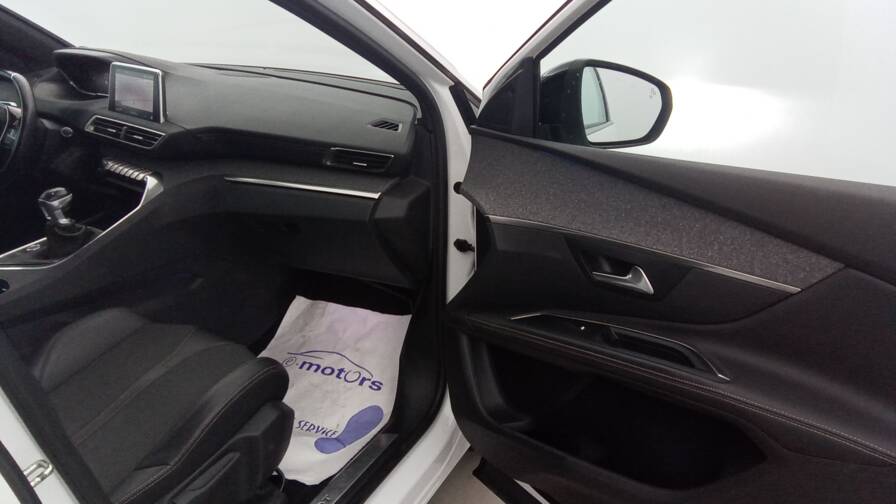 Mandataire Automobile occasion, recherche de Peugeot 5008-1-2-puretech-130ch-bvm6-gt-line - E-Motors