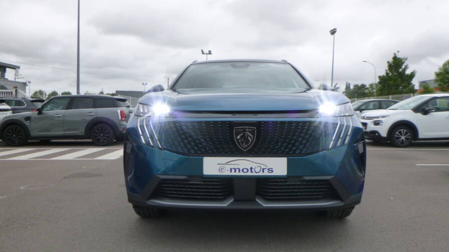 Mandataire Automobile neuf, recherche de Peugeot 5008-hybrid-145-e-dcs6-gt-plus-pack-360 - E-Motors