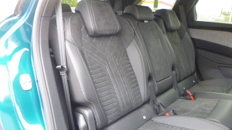 Mandataire Automobile neuf, recherche de Peugeot 5008-hybrid-145-e-dcs6-gt-plus-pack-360 - E-Motors