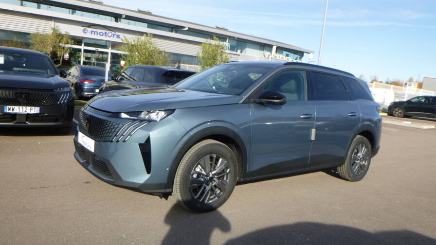 Mandataire Automobile neuf, recherche de Peugeot 5008-hybrid-145-e-dcs6-allure-plus-pack-panoramic-navigation - E-Motors