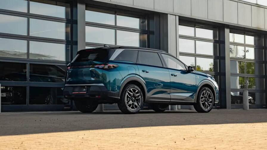 Mandataire Automobile neuf, recherche de Peugeot 5008-hybrid-145-e-dcs6-gt-plus-toit-ouvrant-plus-pack-360-plus-pack-hiver - E-Motors