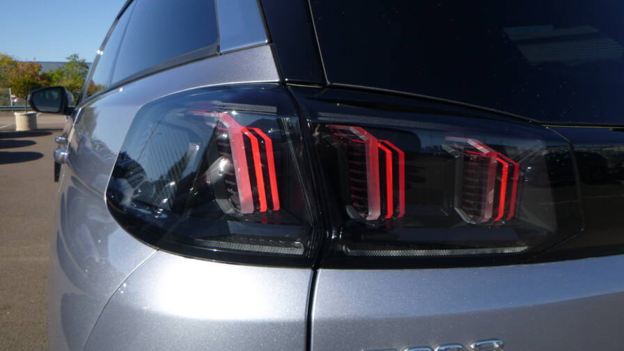 Mandataire Automobile neuf, recherche de Peugeot 5008-bluehdi-130-eat8-allure-pack-grip-control - E-Motors