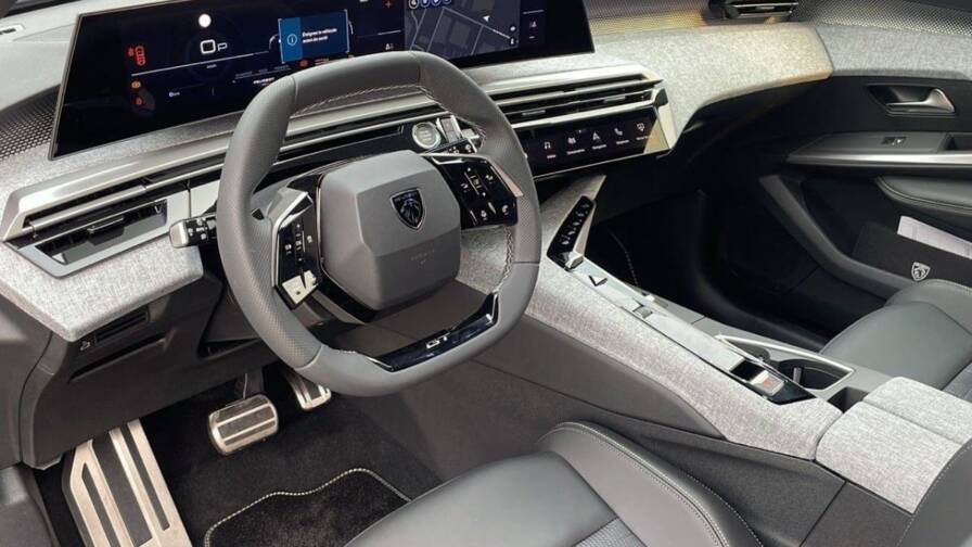 Mandataire Automobile neuf, recherche de Peugeot 5008-hybrid-136ch-e-dcs6-gt - E-Motors