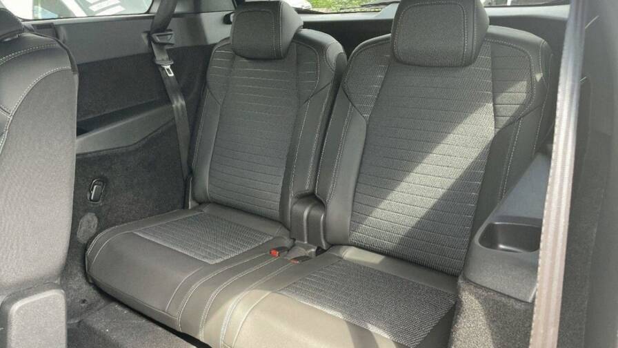 Mandataire Automobile neuf, recherche de Peugeot 5008-hybrid-136ch-e-dcs6-gt - E-Motors