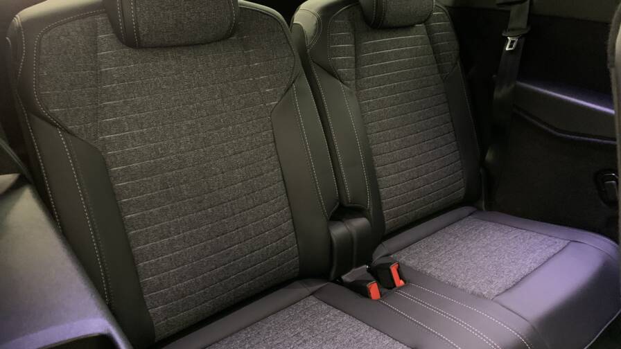 Mandataire Automobile neuf, recherche de Peugeot 5008-hybrid-145-e-dcs6-allure - E-Motors