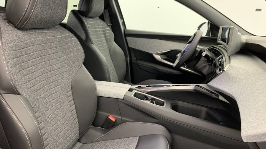 Mandataire Automobile neuf, recherche de Peugeot 5008-hybrid-145-e-dcs6-allure - E-Motors