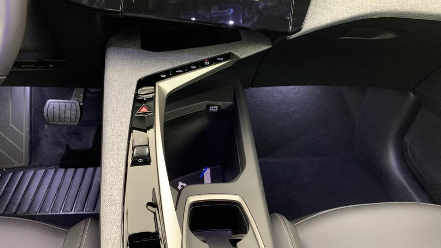 Mandataire Automobile neuf, recherche de Peugeot 5008-hybrid-145-e-dcs6-allure - E-Motors