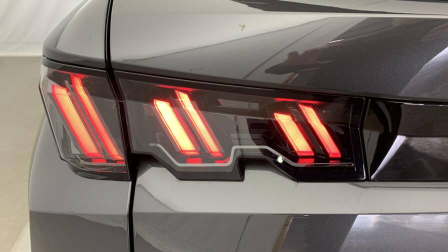 Mandataire Automobile neuf, recherche de Peugeot 5008-hybrid-145-e-dcs6-allure - E-Motors