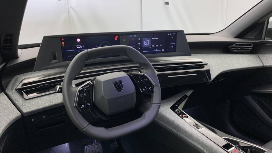 Mandataire Automobile neuf, recherche de Peugeot 5008-hybrid-145-e-dcs6-allure - E-Motors