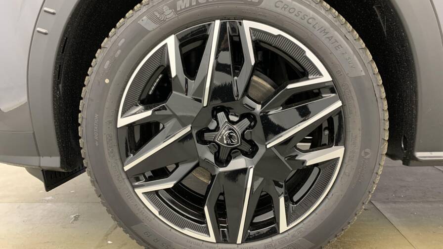 Mandataire Automobile neuf, recherche de Peugeot 5008-hybrid-145-e-dcs6-allure - E-Motors