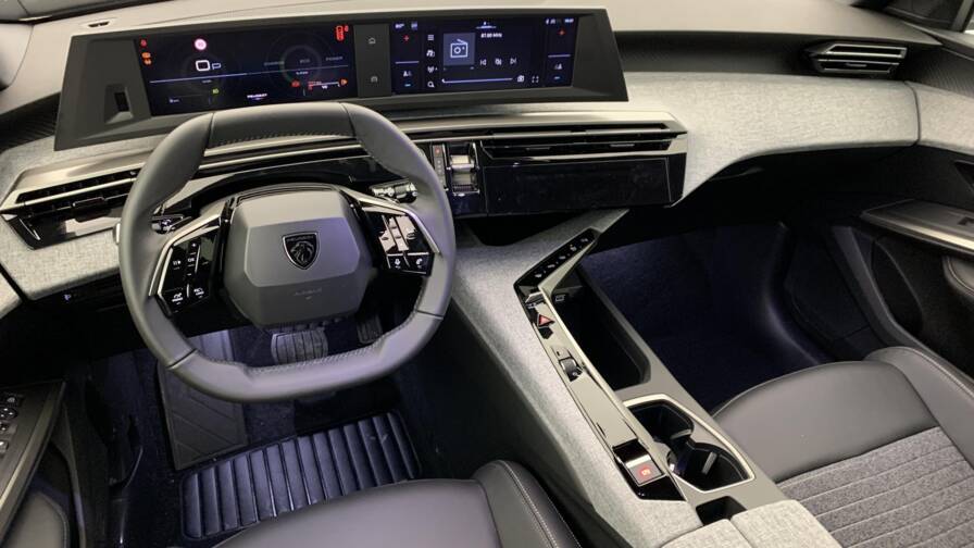 Mandataire Automobile neuf, recherche de Peugeot 5008-hybrid-145-e-dcs6-allure - E-Motors