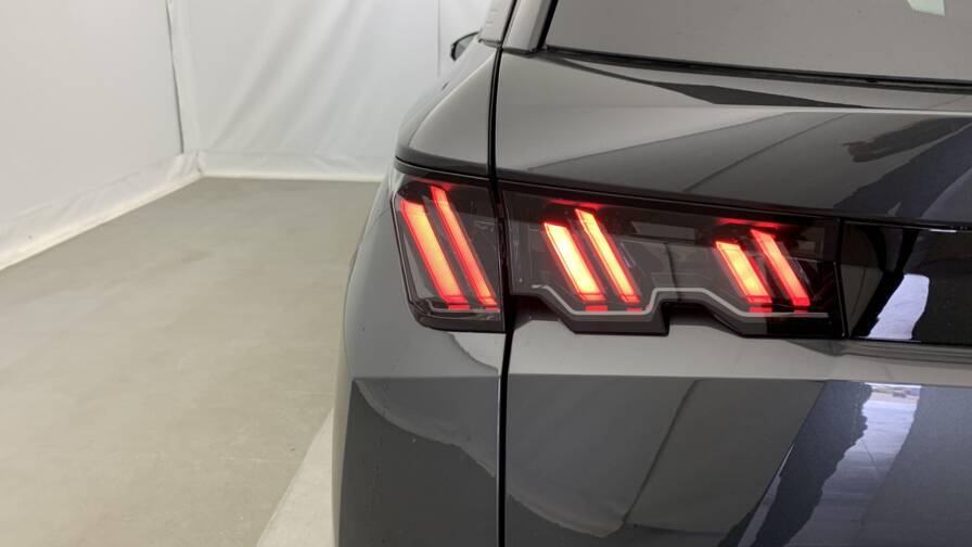 Mandataire Automobile neuf, recherche de Peugeot 5008-hybrid-145-e-dcs6-allure - E-Motors