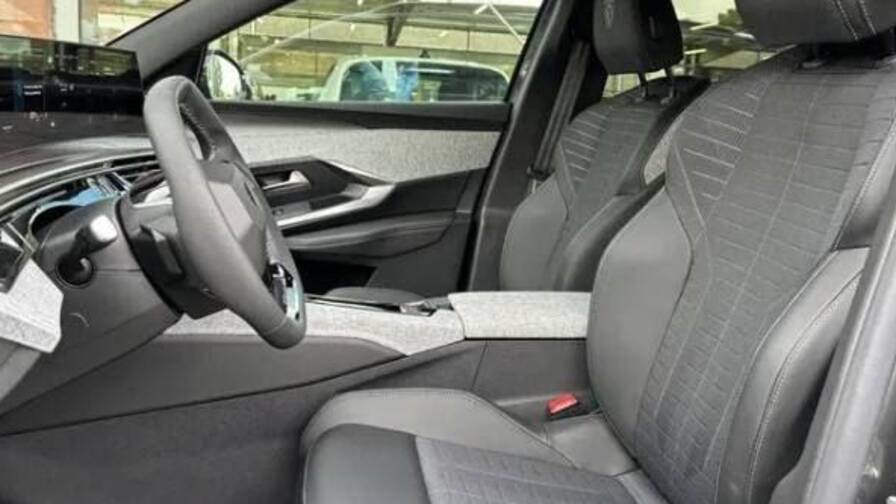 Mandataire Automobile neuf, recherche de Peugeot 5008-hybrid-145-e-dcs6-gt - E-Motors