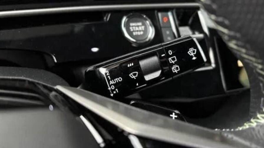 Mandataire Automobile neuf, recherche de Peugeot 5008-hybrid-145-e-dcs6-gt - E-Motors