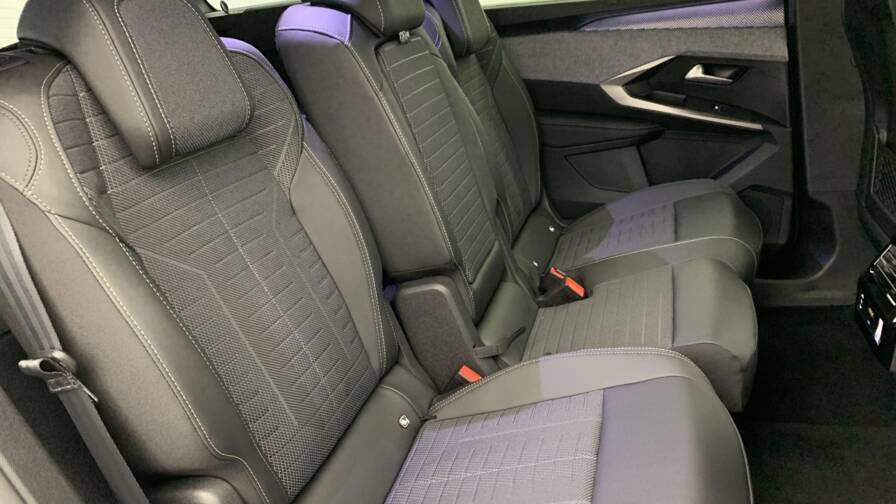 Mandataire Automobile neuf, recherche de Peugeot 5008-hybrid-145-e-dcs6-gt - E-Motors