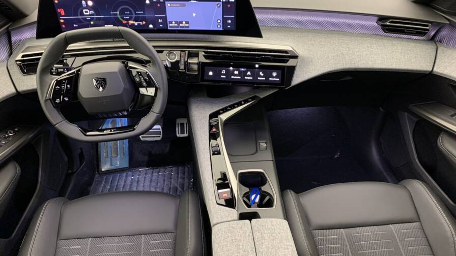 Mandataire Automobile neuf, recherche de Peugeot 5008-hybrid-145-e-dcs6-gt - E-Motors