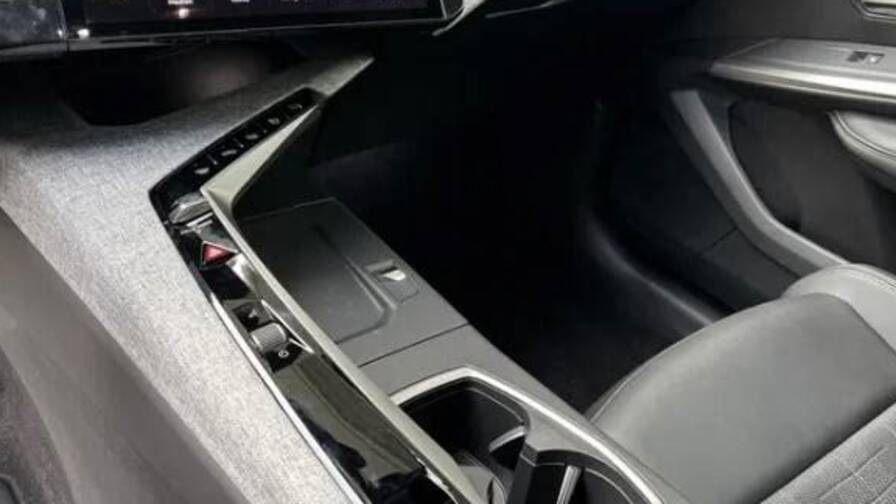 Mandataire Automobile neuf, recherche de Peugeot 5008-hybrid-145-e-dcs6-gt - E-Motors