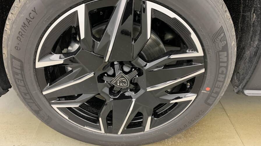 Mandataire Automobile neuf, recherche de Peugeot 5008-hybrid-145-e-dcs6-gt - E-Motors