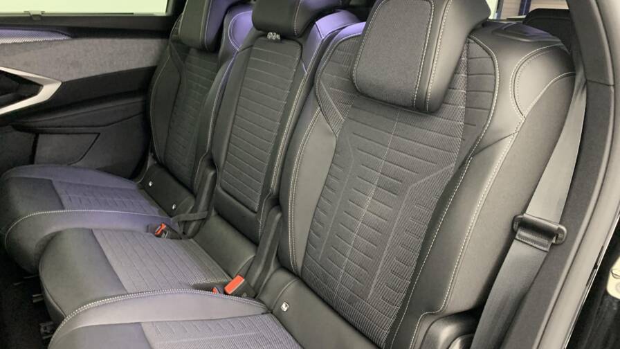 Mandataire Automobile neuf, recherche de Peugeot 5008-hybrid-145-e-dcs6-gt - E-Motors