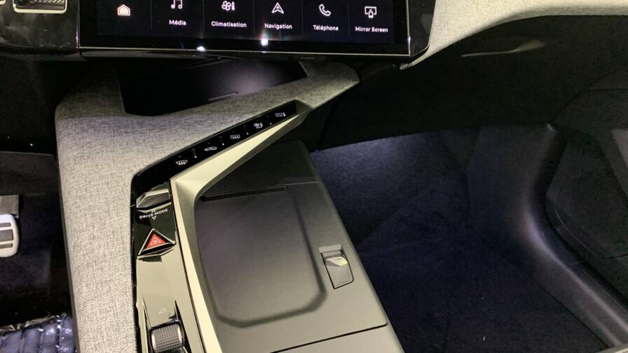 Mandataire Automobile neuf, recherche de Peugeot 5008-hybrid-145-e-dcs6-gt - E-Motors