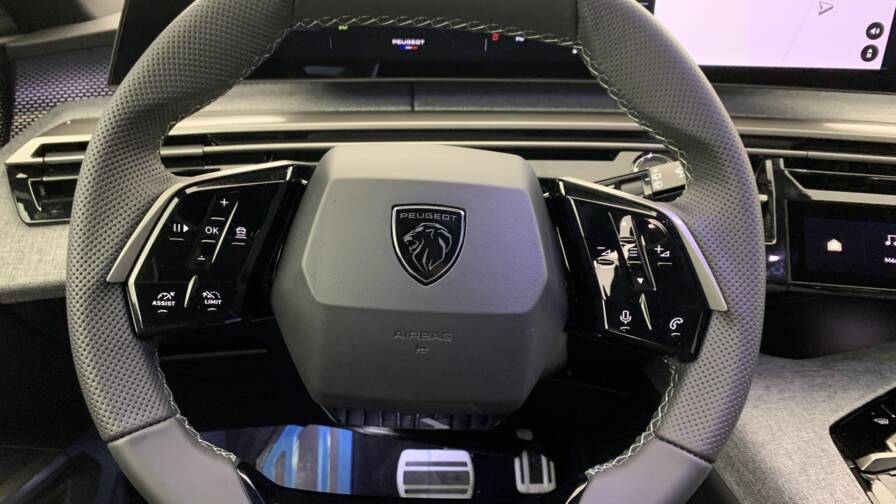 Mandataire Automobile neuf, recherche de Peugeot 5008-hybrid-145-e-dcs6-gt - E-Motors