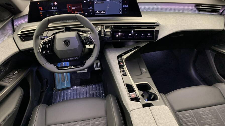 Mandataire Automobile neuf, recherche de Peugeot 5008-hybrid-145-e-dcs6-gt - E-Motors