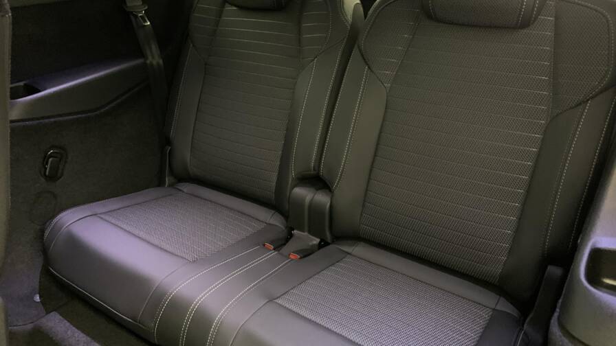 Mandataire Automobile neuf, recherche de Peugeot 5008-hybrid-145-e-dcs6-gt - E-Motors