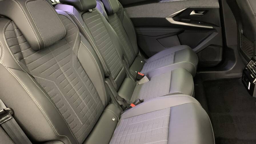 Mandataire Automobile neuf, recherche de Peugeot 5008-hybrid-145-e-dcs6-gt - E-Motors