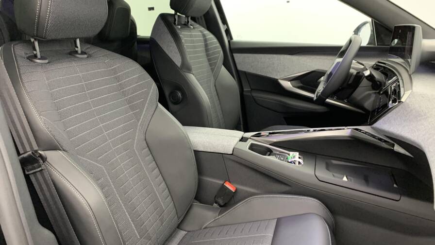 Mandataire Automobile neuf, recherche de Peugeot 5008-hybrid-145-e-dcs6-gt - E-Motors