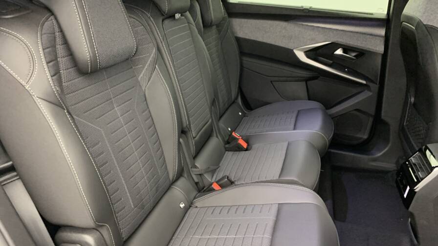 Mandataire Automobile neuf, recherche de Peugeot 5008-hybrid-145-e-dcs6-gt - E-Motors