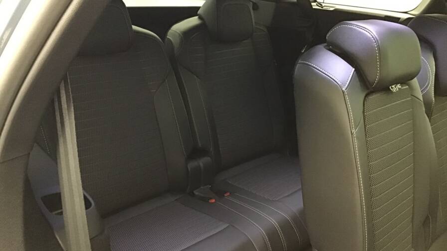 Mandataire Automobile occasion, recherche de Peugeot 5008-hybrid-145-e-dcs6-gt5-portes-vp-essence-sans-plomb032025 - E-Motors