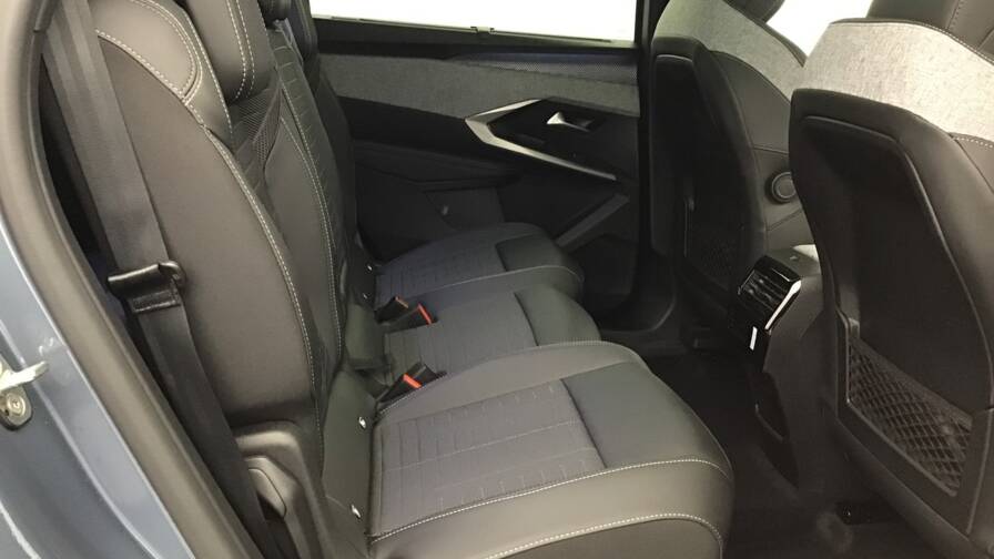 Mandataire Automobile occasion, recherche de Peugeot 5008-hybrid-145-e-dcs6-gt5-portes-vp-essence-sans-plomb032025 - E-Motors