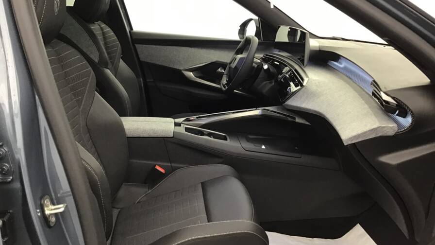 Mandataire Automobile occasion, recherche de Peugeot 5008-hybrid-145-e-dcs6-gt5-portes-vp-essence-sans-plomb032025 - E-Motors