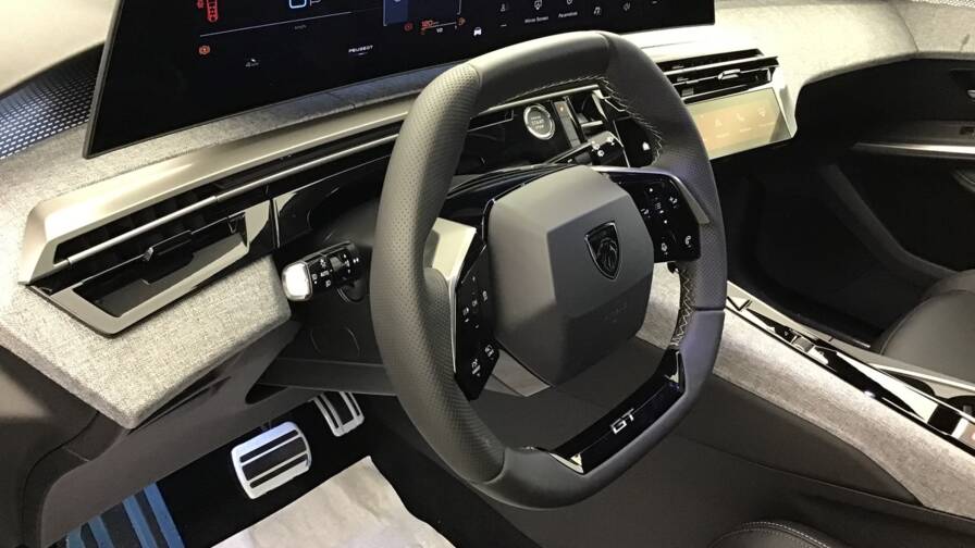 Mandataire Automobile occasion, recherche de Peugeot 5008-hybrid-145-e-dcs6-gt5-portes-vp-essence-sans-plomb032025 - E-Motors