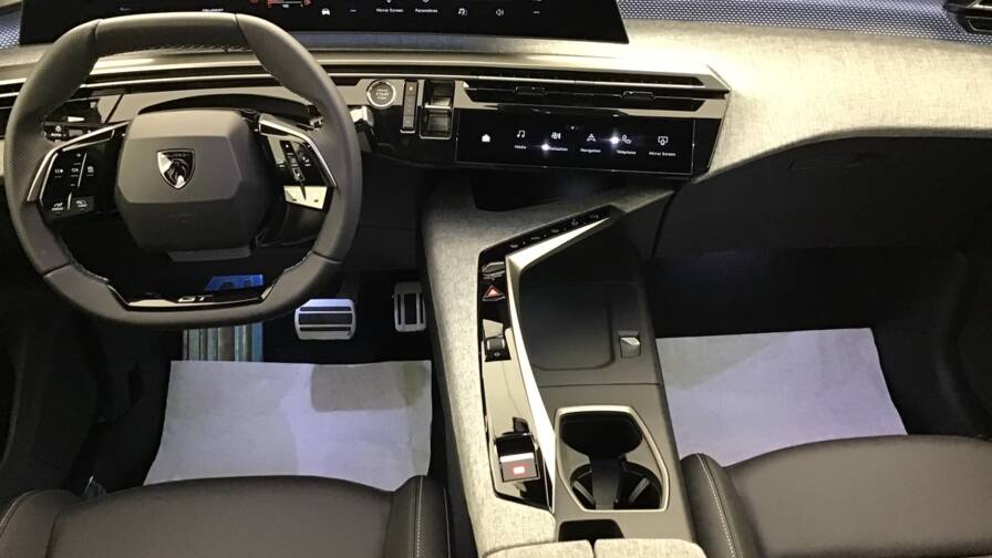 Mandataire Automobile occasion, recherche de Peugeot 5008-hybrid-145-e-dcs6-gt5-portes-vp-essence-sans-plomb032025 - E-Motors