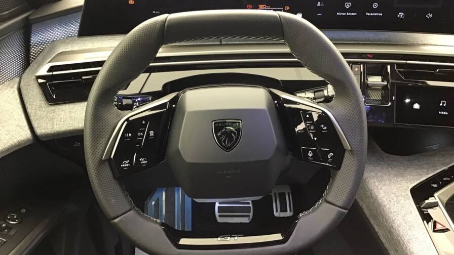 Mandataire Automobile occasion, recherche de Peugeot 5008-hybrid-145-e-dcs6-gt5-portes-vp-essence-sans-plomb032025 - E-Motors