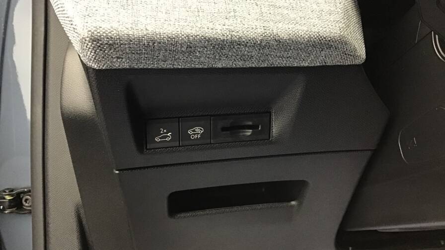 Mandataire Automobile occasion, recherche de Peugeot 5008-hybrid-145-e-dcs6-gt5-portes-vp-essence-sans-plomb032025 - E-Motors