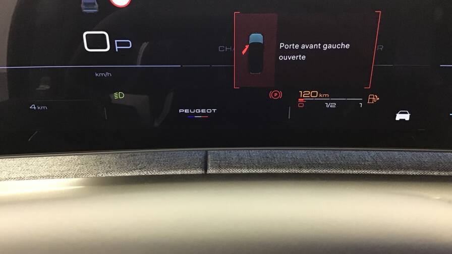 Mandataire Automobile occasion, recherche de Peugeot 5008-hybrid-145-e-dcs6-gt5-portes-vp-essence-sans-plomb032025 - E-Motors