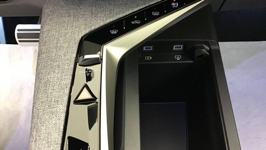 Mandataire Automobile occasion, recherche de Peugeot 5008-hybrid-145-e-dcs6-gt5-portes-vp-essence-sans-plomb032025 - E-Motors